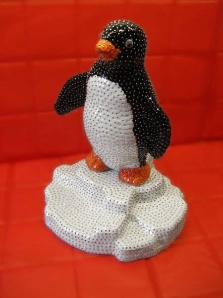 Styropor-Pinguin auf Eischolle - mit Pailletten von Frau K. Heine\\n\\n17.06.2010 07:55